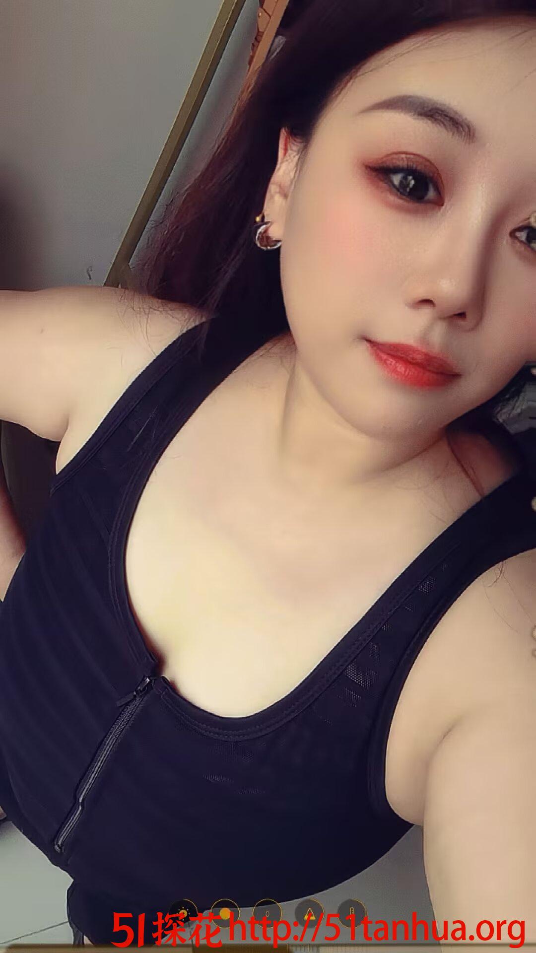 甜美微胖少妇